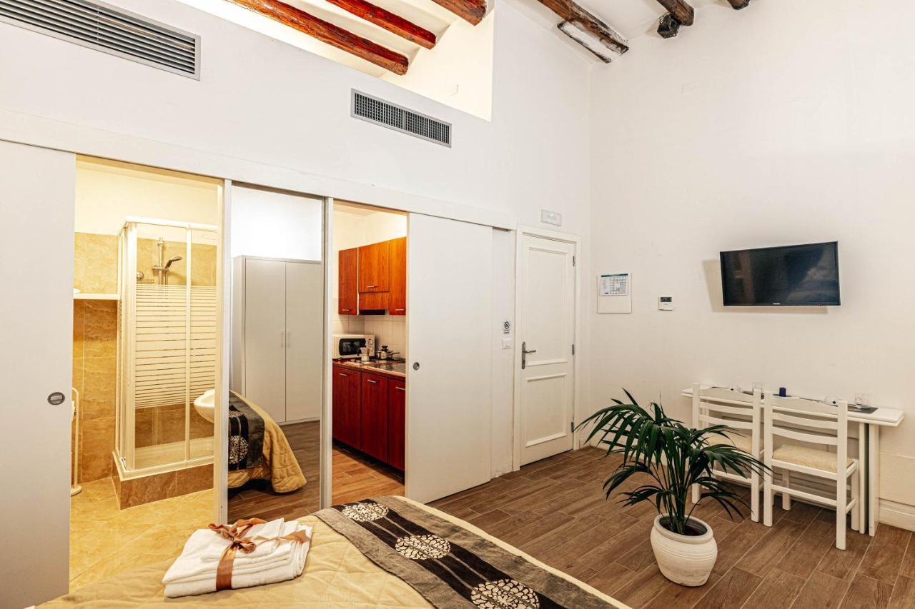 Giulio Cesare 14, Residence Palermo Bagian luar foto