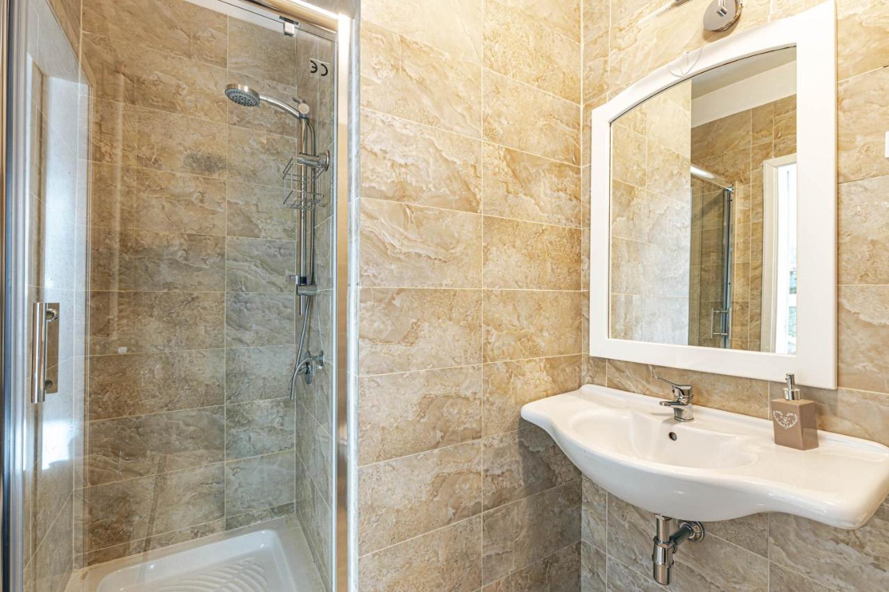 Giulio Cesare 14, Residence Palermo Bagian luar foto